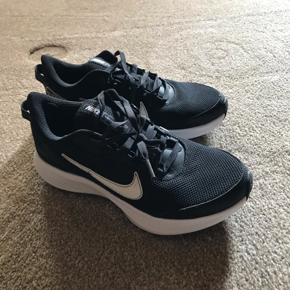 Nike Runallday Black women’s Tennis shoes.